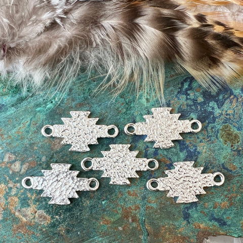 Casting - Aztec hammered link charms